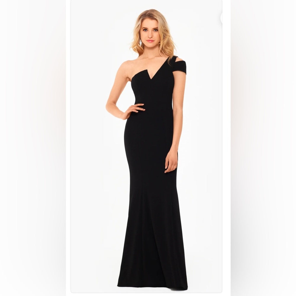 Elegant Black Sleeveless Dress
